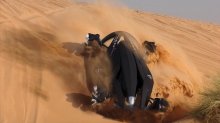 Концепт электромобиля Mitsubishi MMR с легкостью катается по песчаной поверхности